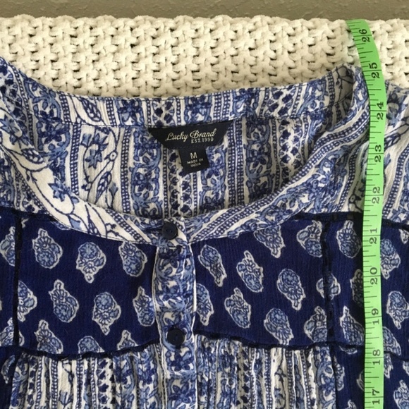 Lucky Brand easy flowing medium shirt, Botton down front - Picture 2 of 5